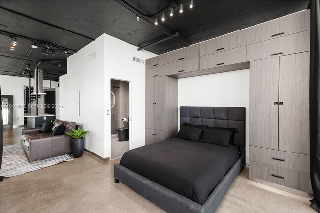 Building Photo - 1700 Meridian Ave