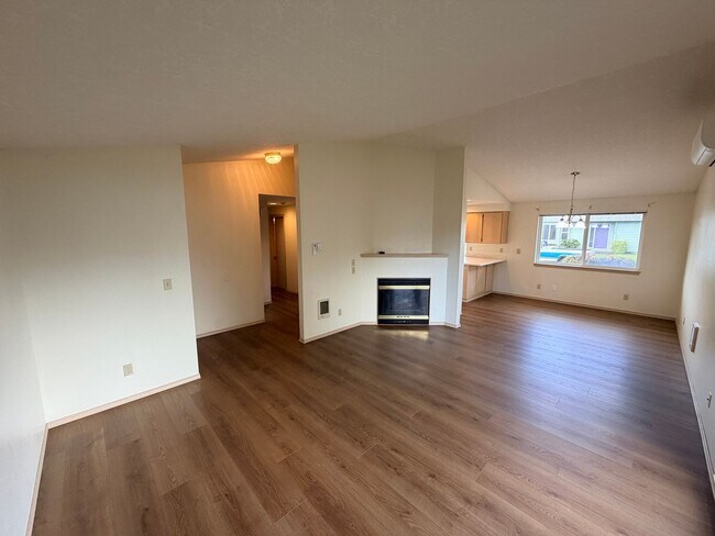 Building Photo - r286