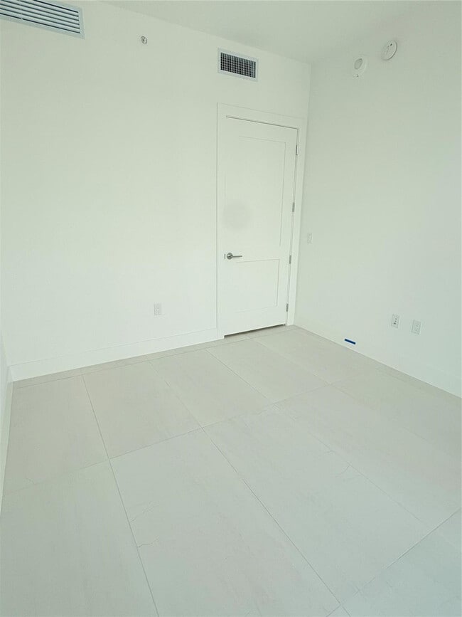 Building Photo - 151 N Seabreeze Blvd