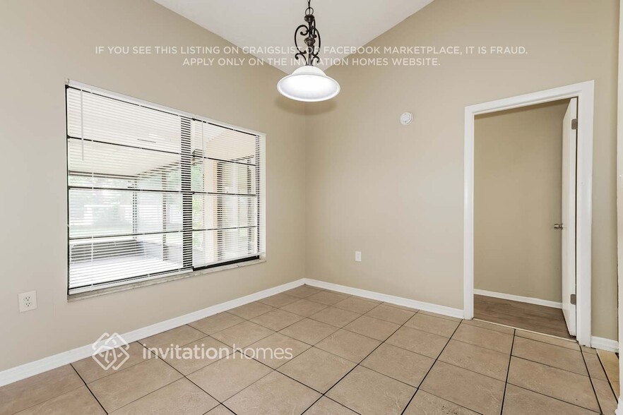 Building Photo - 1726 Lk Crst Ave