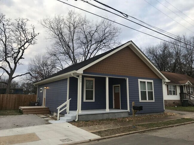 Building Photo - 909 Kelley St