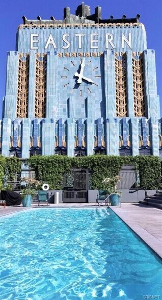 Rooftop pool - 849 S Broadway