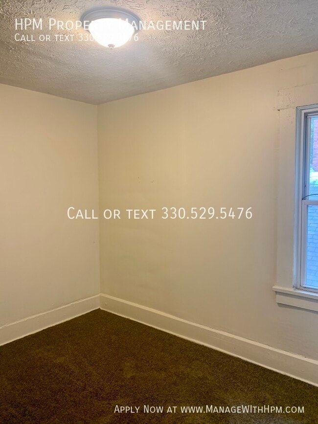 Building Photo - 1729 Edwards Ave NE