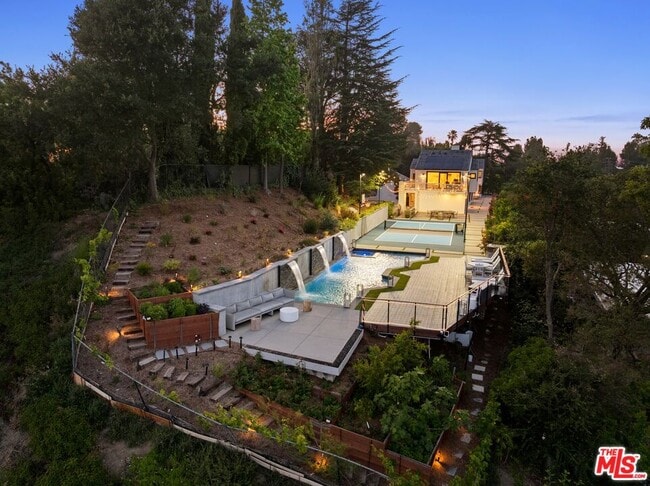 Building Photo - 15438 Mulholland Dr