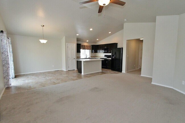 Building Photo - Clean Single-Level Home