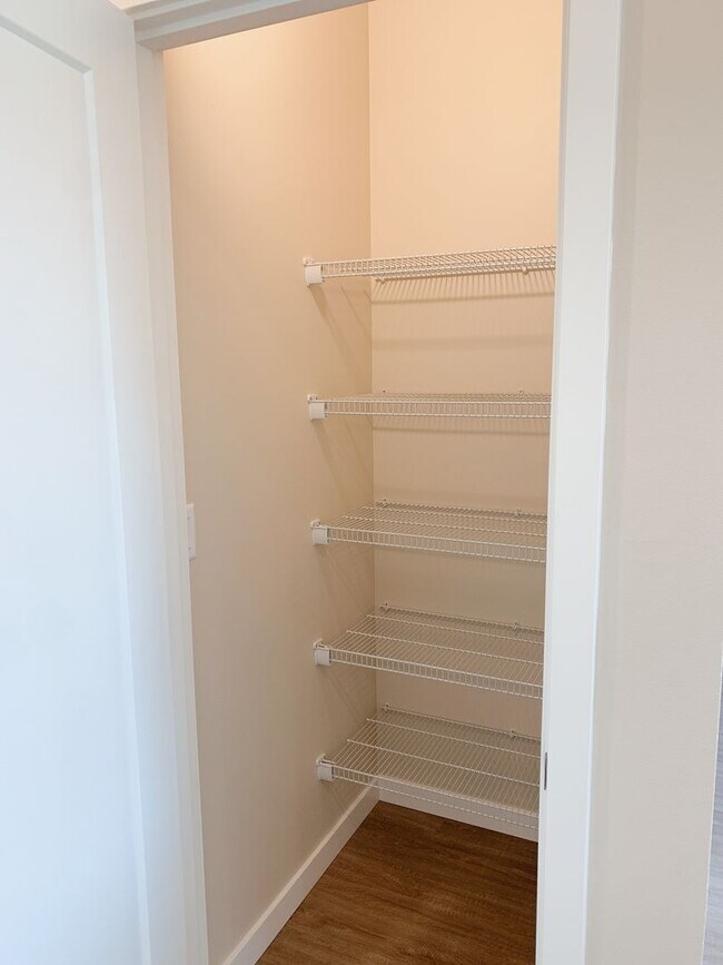 Building Photo - Lease Takeover Available 12/9/25! Sunny 3 bdrm, 2.5 bath in Cordata Neighborhood