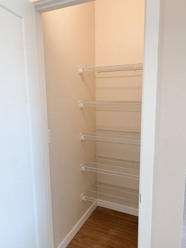 Building Photo - Sunny 3 bdrm, 2.5 bath in Cordata Neighborhood