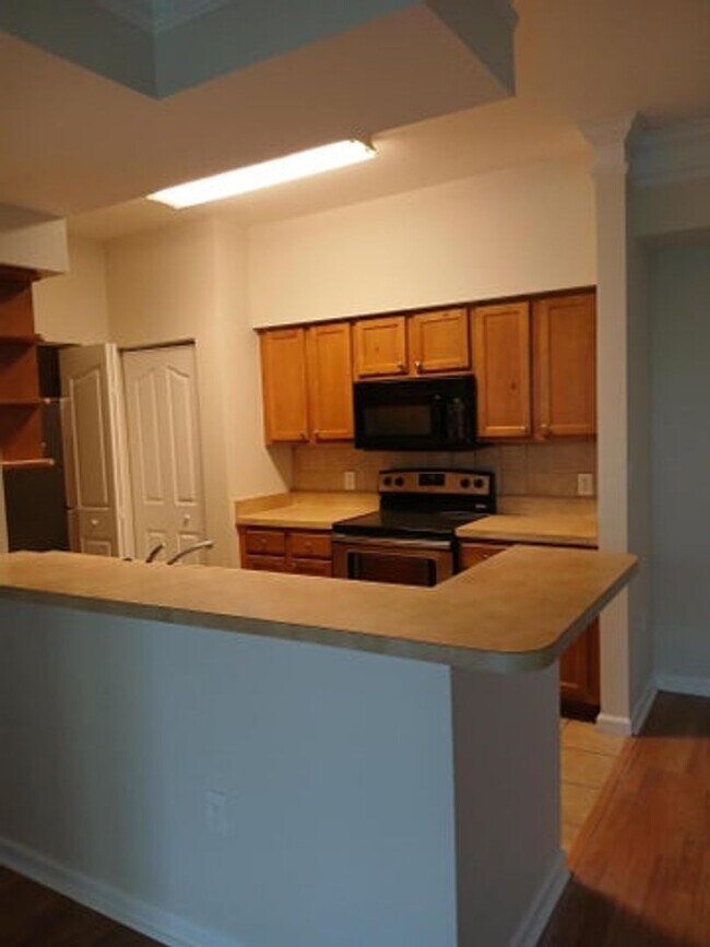 Building Photo - 9857 Baywinds Blvd