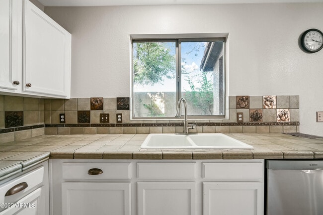 Building Photo - 4036 E Melinda Ln