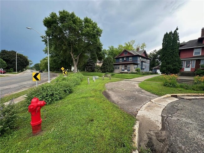 Building Photo - 216 Litchfield Ave SE
