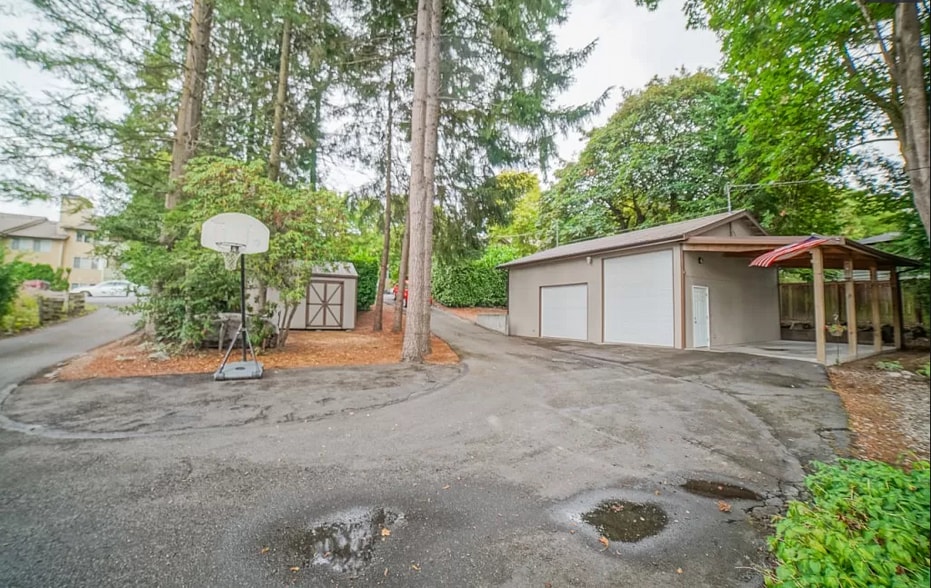 Building Photo - 1615 S 359th St