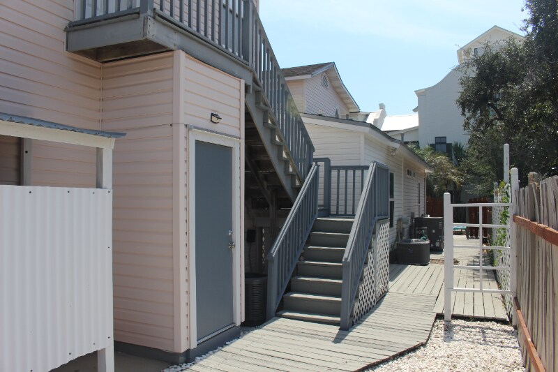 Building Photo - 88 Hutchinson St