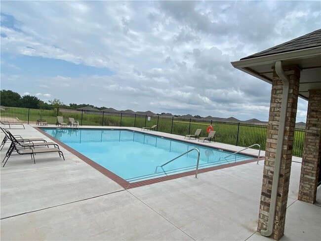 Building Photo - 2704 NW 195th St