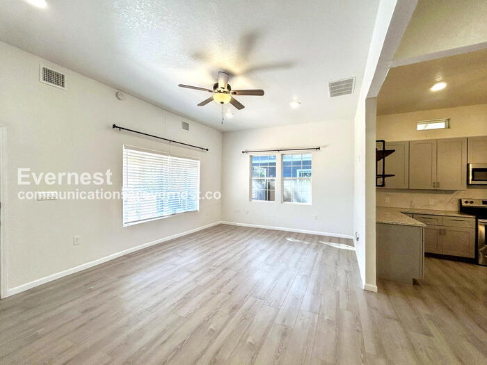 Building Photo - 207 University Ave.