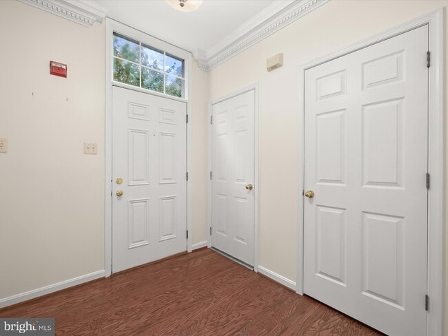 Building Photo - 10713 Symphony Way