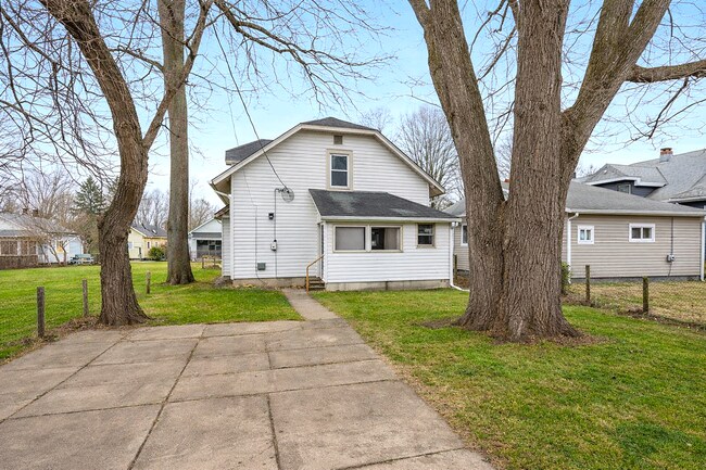 Building Photo - 1051 N Mount Street