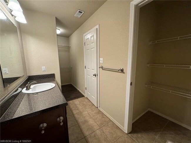 Building Photo - 6510 Huntington Ct