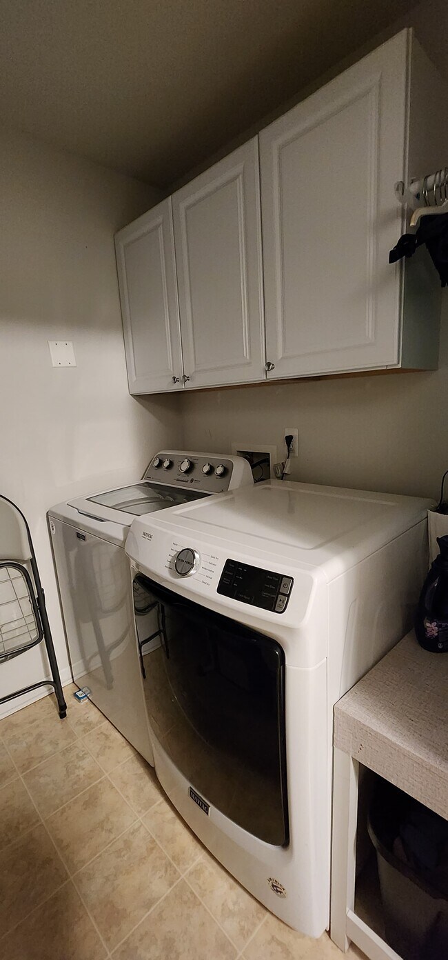 Building Photo - 7869 Ambassador Dr