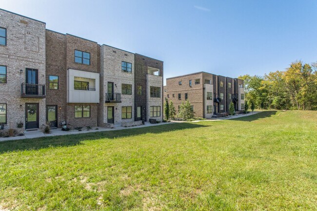 Building Photo - 732 Inspiration Blvd