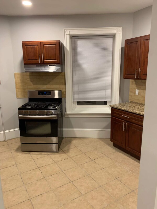 Building Photo - 530 King St