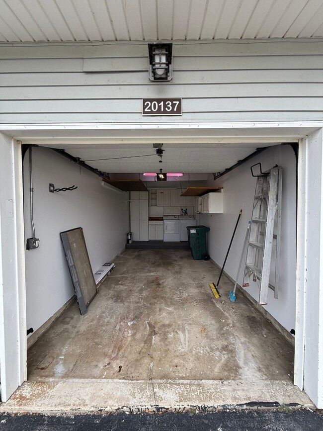 Building Photo - 20137 S Hampton Ct