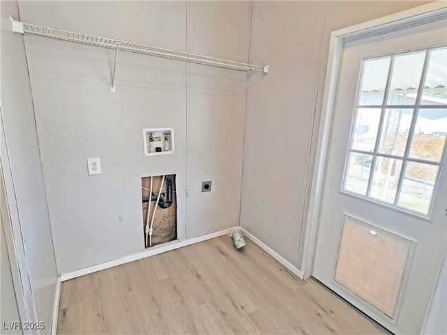 Building Photo - 320 W Comstock Cir N