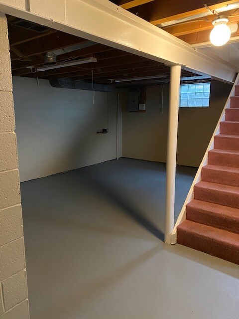 Building Photo - 702 Old Clairton Rd