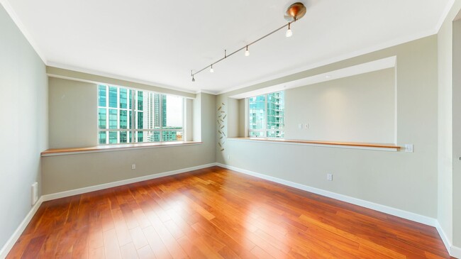 Building Photo - South Beach 23rd Floor Views! Bring pets! ...