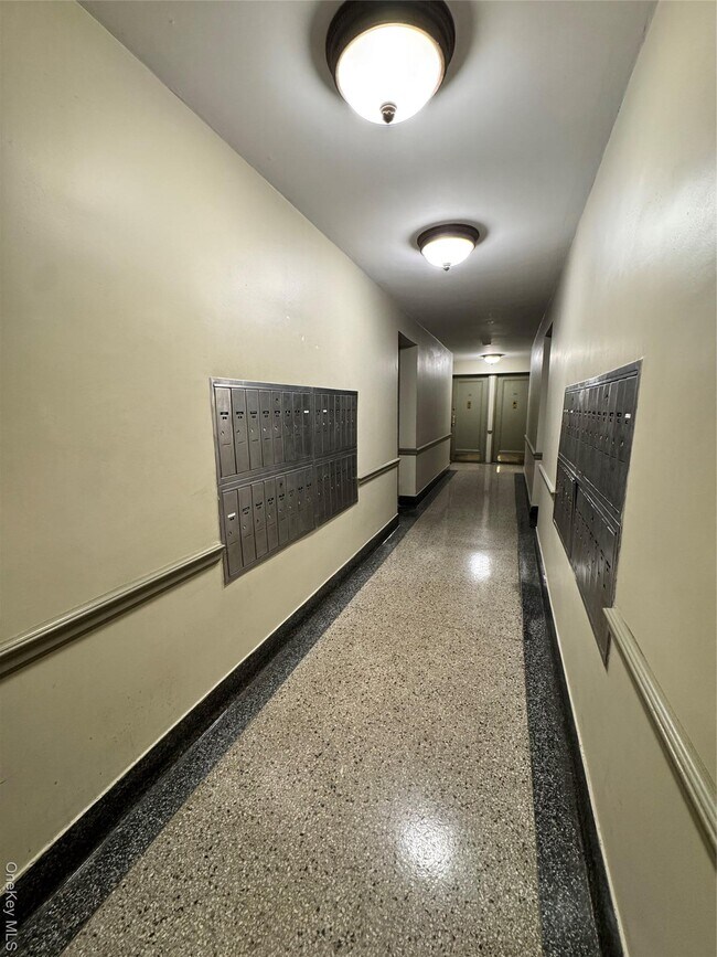 Building Photo - 555 Broadway