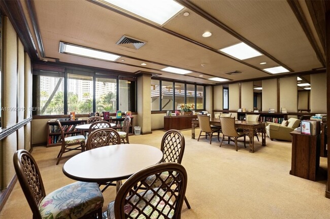 Building Photo - 520 Brickell Key Dr