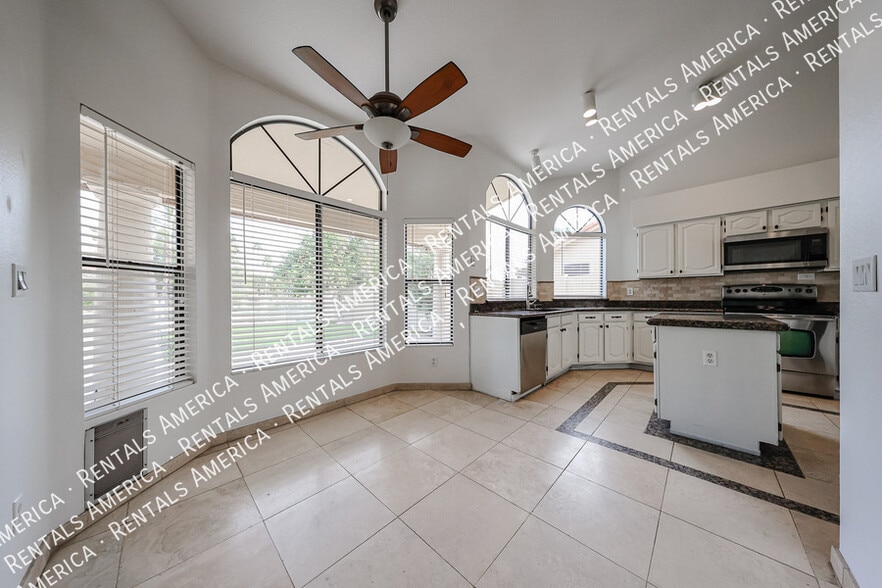 Building Photo - 532 E Stonebridge Dr