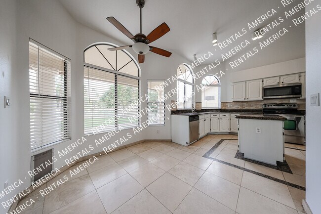 Building Photo - 532 E Stonebridge Dr