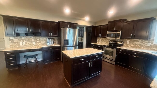 Building Photo - Amazing home with custom touches and unground pool