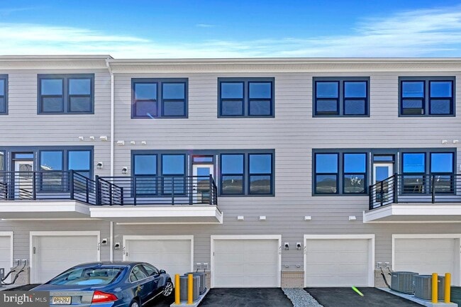 Building Photo - 710 Parker Blvd