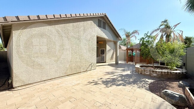 Building Photo - 3871 E Olive Ave