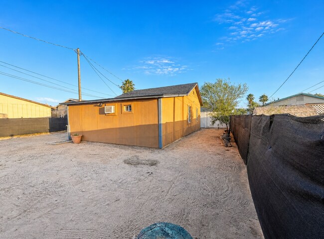 Building Photo - 240 1/2 E Beech Ave