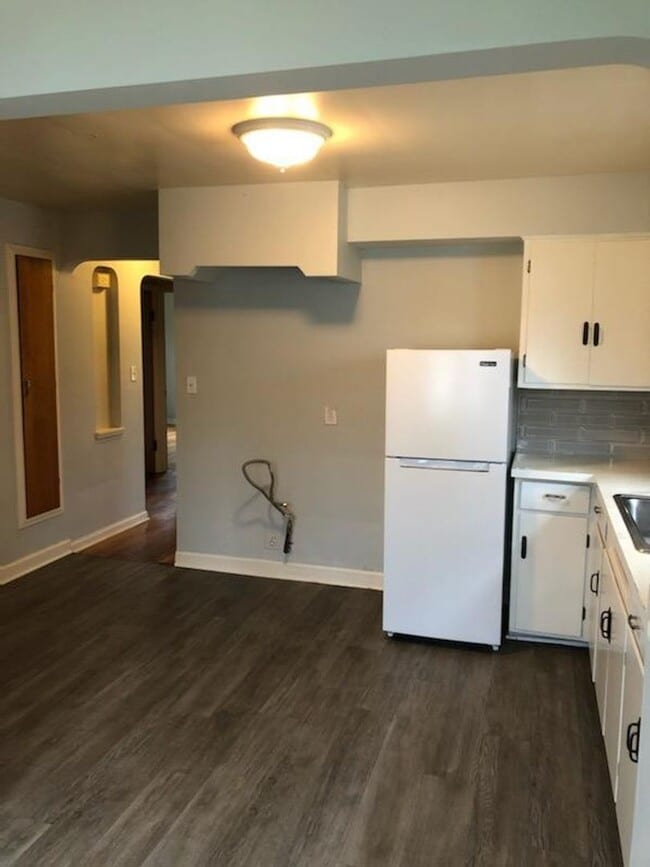 Building Photo - 1482 Dille Rd