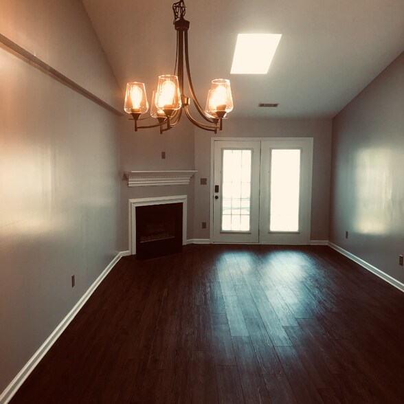 Building Photo - 105 St Barts Ct