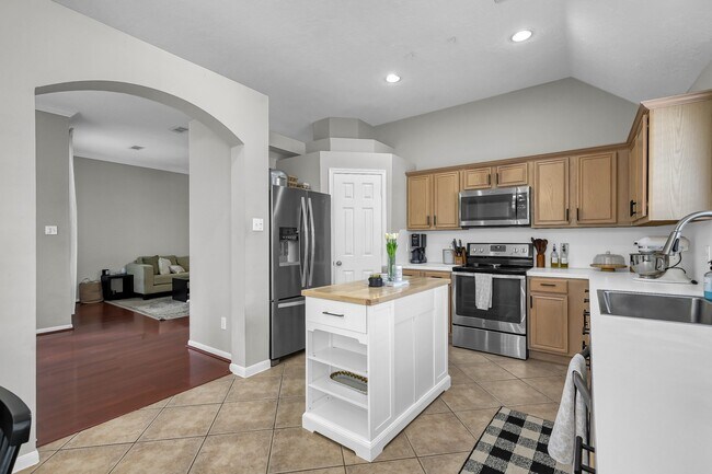 Building Photo - 1427 Chesterpoint Dr