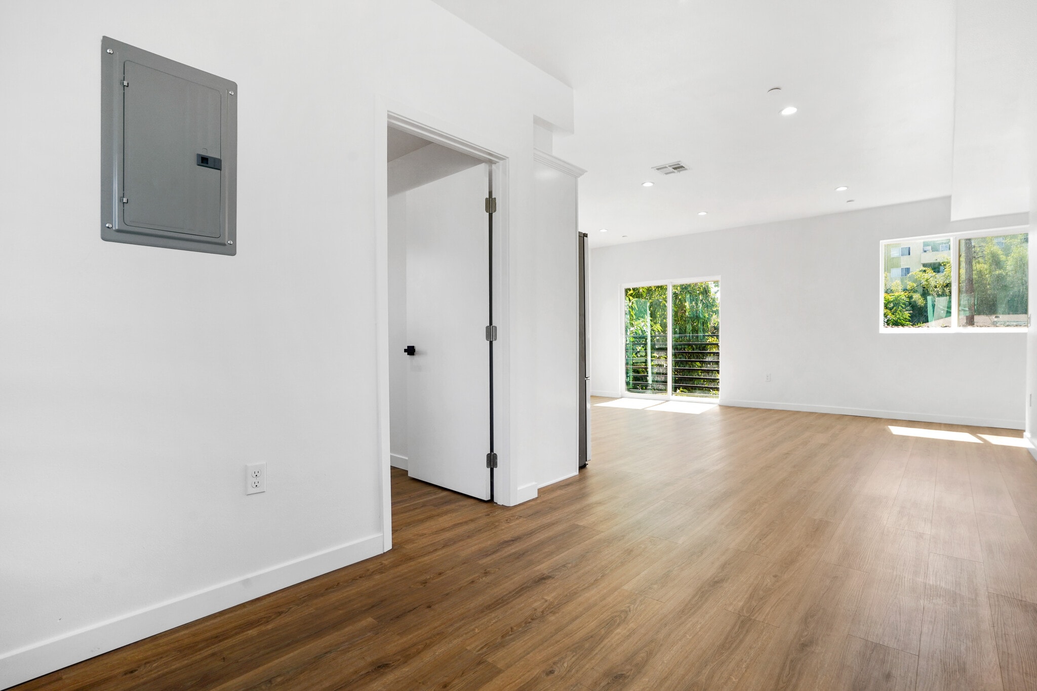 Building Photo - 2318 W 2nd St