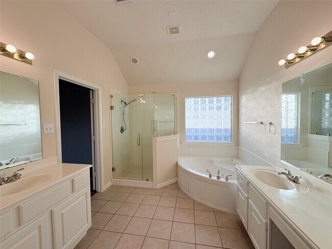 Building Photo - 12015 Concho Bay Ct