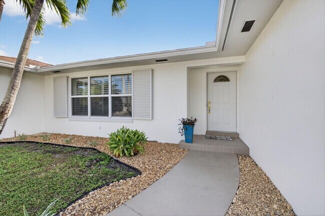 Building Photo - 4690 Palo Verde Dr
