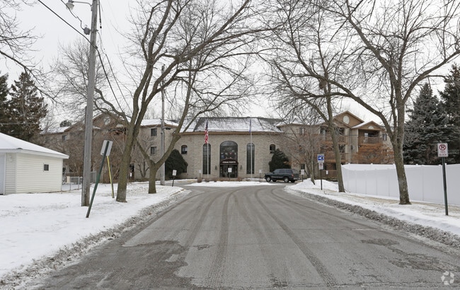 Building Photo - Cedar Pointe Properties