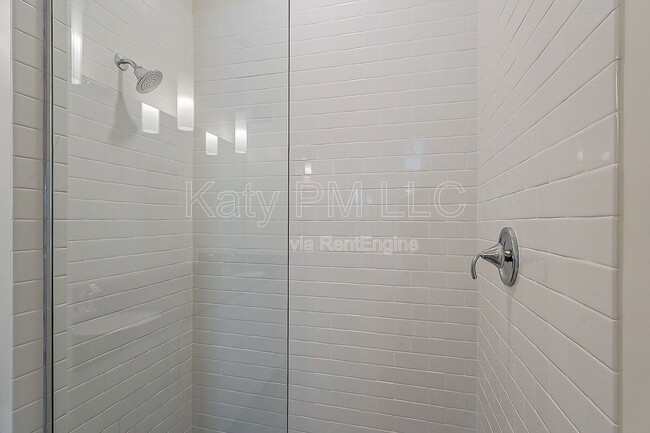 Building Photo - 7300 E Earll Dr