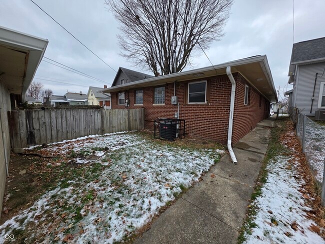 Building Photo - 86 S 6th Ave