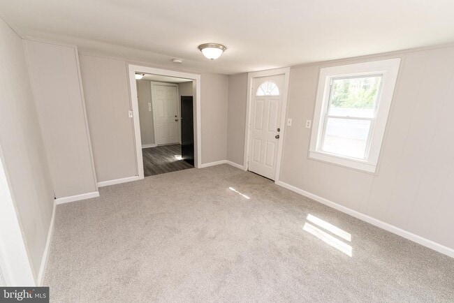 Building Photo - 115 Davis Ln