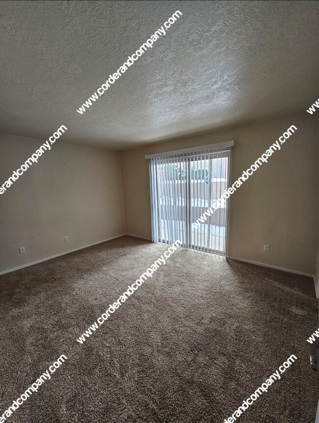 Building Photo - Beautiful Downstairs Condo, 1 Bedroom, 1 B...