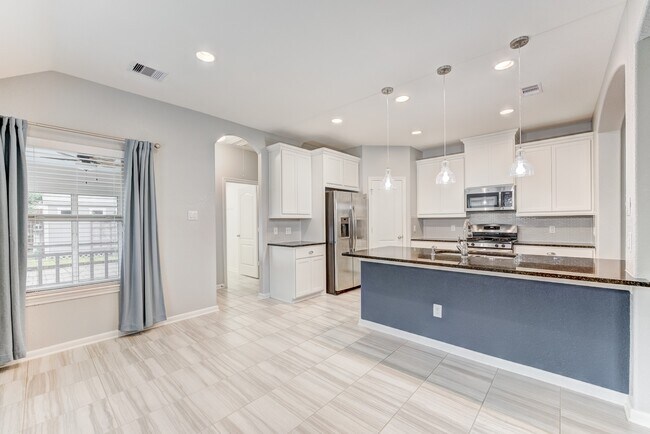 Building Photo - 255 Dale Ridge Ln