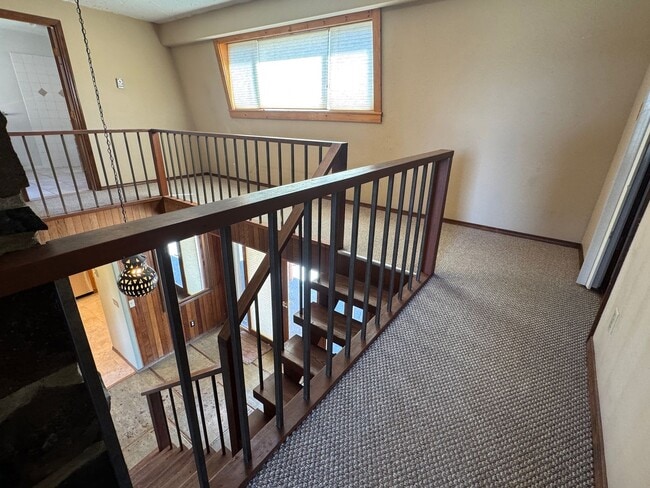 Building Photo - 3 Bedroom Home on Two Acres