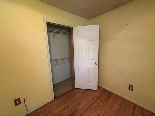 Building Photo - 809 Tyler St